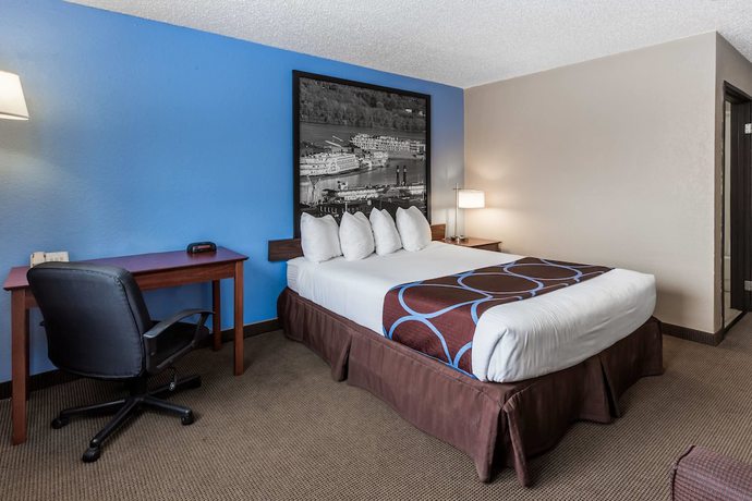 Imagen de la habitación del Hotel Super 8 By Wyndham Dubuque. Foto 4