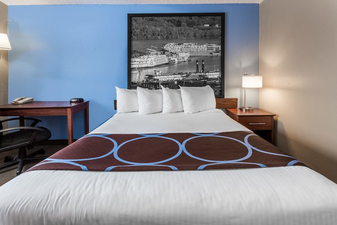Imagen de la habitación del Hotel Super 8 By Wyndham Dubuque. Foto 5