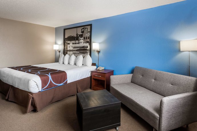 Imagen de la habitación del Hotel Super 8 By Wyndham Dubuque. Foto 6