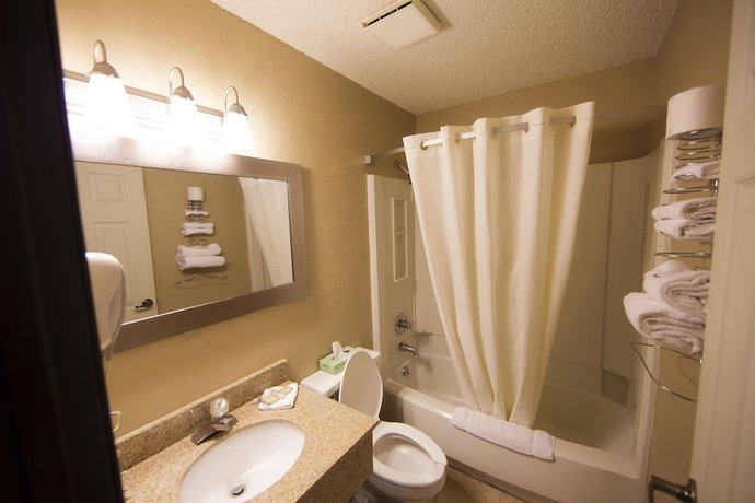 Imagen de la habitación del Hotel Super 8 By Wyndham Dubuque. Foto 11