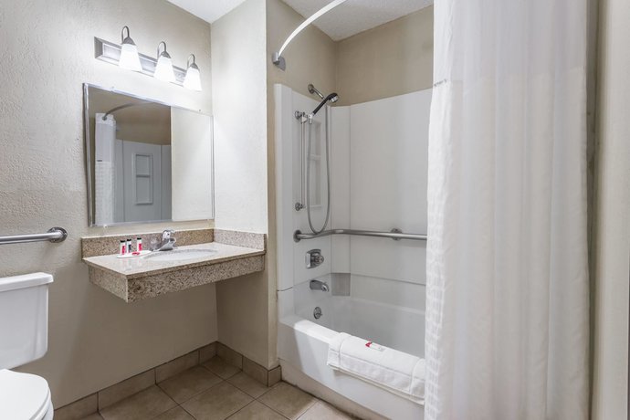 Imagen de la habitación del Hotel Super 8 By Wyndham Dubuque. Foto 13