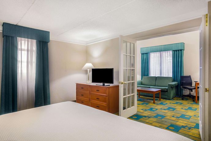 Imagen de la habitación del Hotel Super 8 By Wyndham Eagle Pass. Foto 6