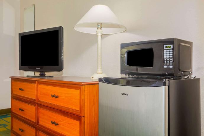 Imagen de la habitación del Hotel Super 8 By Wyndham Eagle Pass. Foto 10