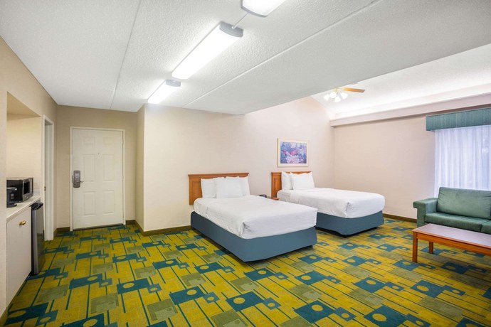 Imagen de la habitación del Hotel Super 8 By Wyndham Eagle Pass. Foto 12