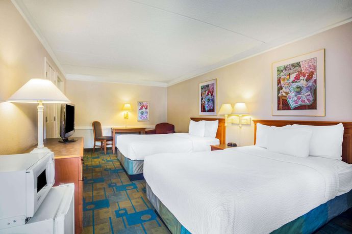 Imagen de la habitación del Hotel Super 8 By Wyndham Eagle Pass. Foto 18