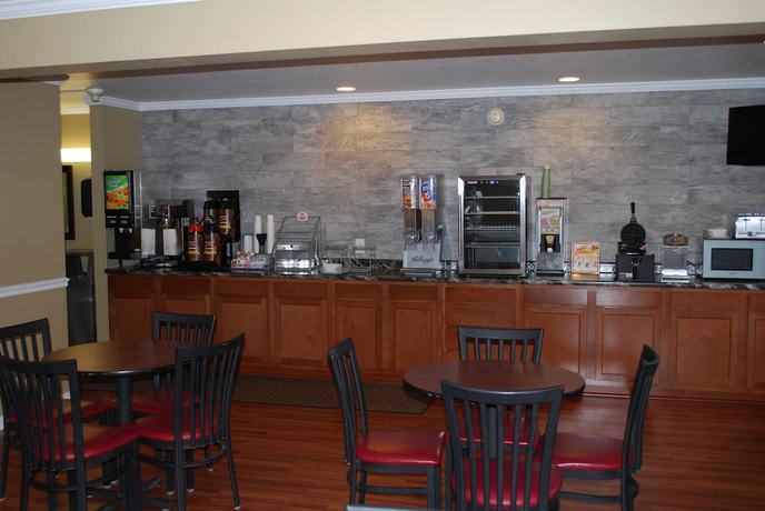 Imagen del bar/restaurante del Hotel Super 8 By Wyndham Eau Claire Wi. Foto 2