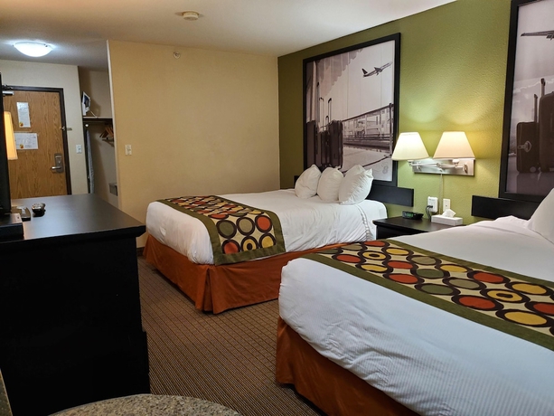 Imagen de la habitación del Hotel Super 8 By Wyndham Edmonton International Airport. Foto 5