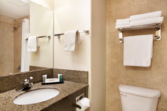 Imagen de la habitación del Hotel Super 8 By Wyndham Edmonton International Airport. Foto 11
