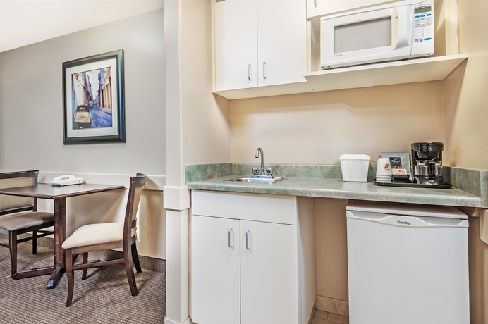 Imagen de la habitación del Hotel Super 8 By Wyndham Edmonton South. Foto 6