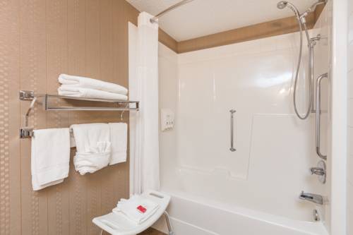 Imagen de la habitación del Hotel Super 8 By Wyndham Edson. Foto 7
