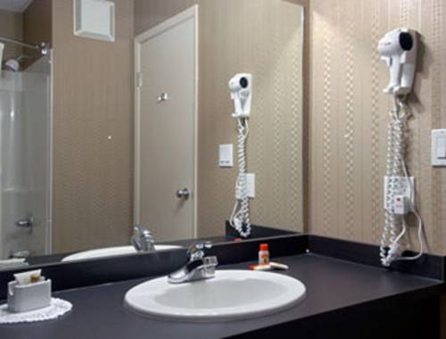 Imagen de la habitación del Hotel Super 8 By Wyndham Edson. Foto 12