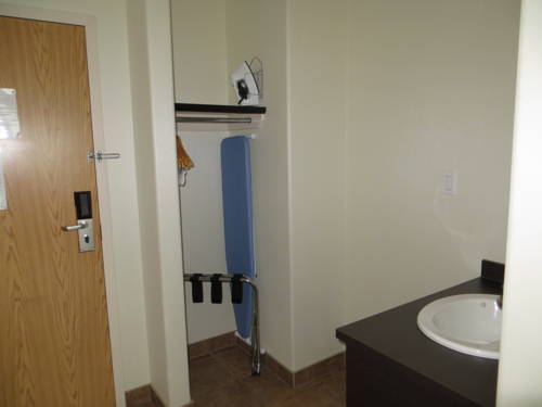 Imagen de la habitación del Hotel Super 8 By Wyndham Edson. Foto 15