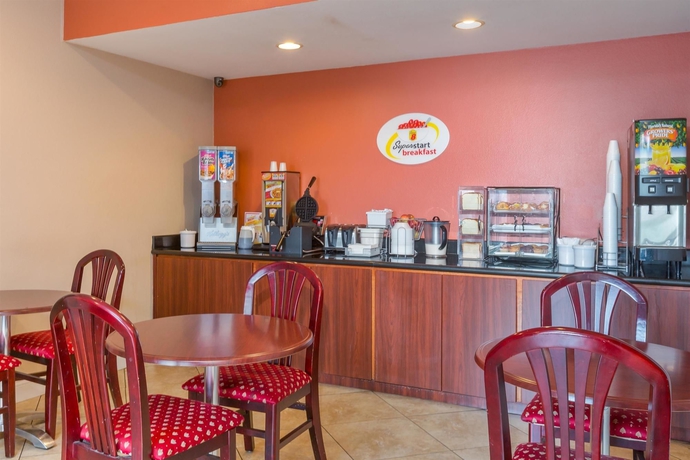 Imagen del bar/restaurante del Hotel Super 8 By Wyndham El Cajon/san Diego. Foto 4