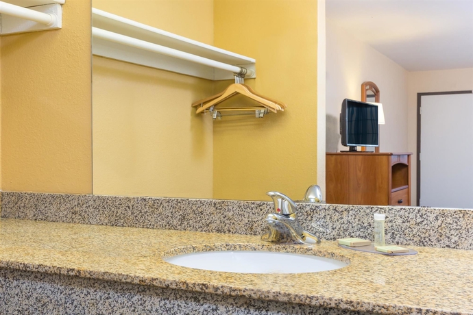 Imagen de la habitación del Hotel Super 8 By Wyndham El Cajon/san Diego. Foto 10