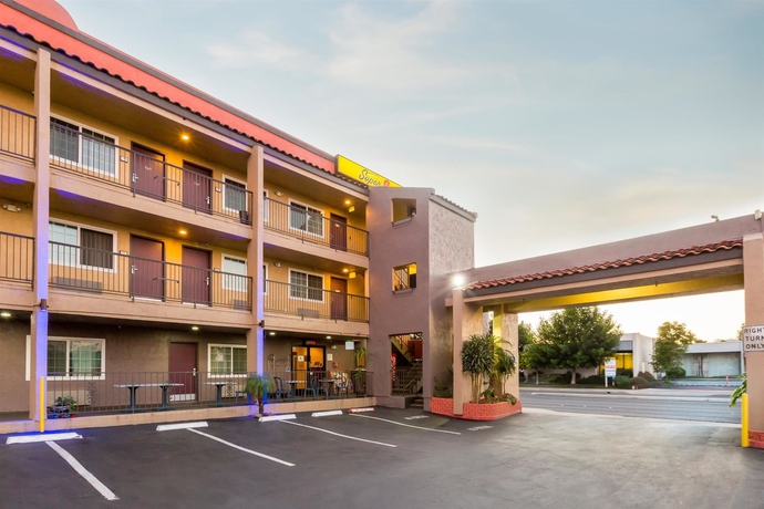 Imagen general del Hotel Super 8 By Wyndham El Cajon/san Diego. Foto 3