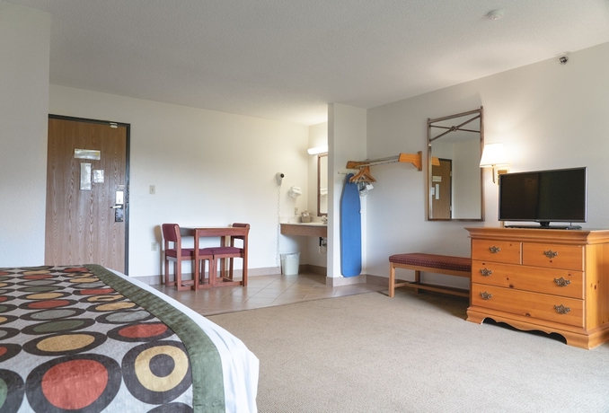 Imagen de la habitación del Hotel Super 8 By Wyndham Elgin. Foto 5