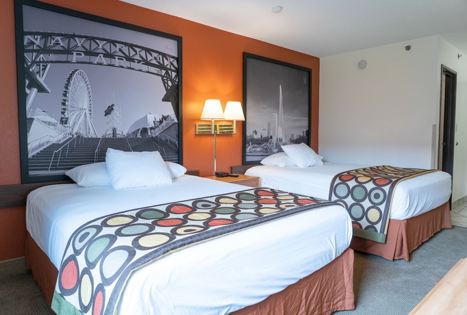 Imagen de la habitación del Hotel Super 8 By Wyndham Elgin. Foto 6