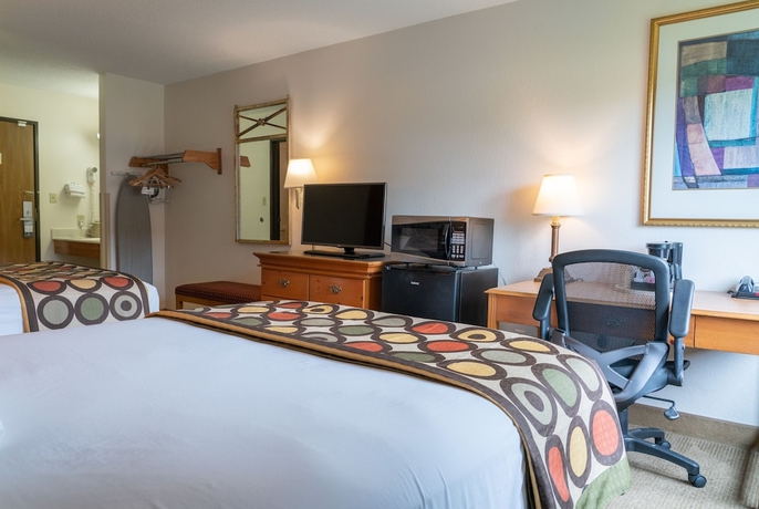 Imagen de la habitación del Hotel Super 8 By Wyndham Elgin. Foto 7