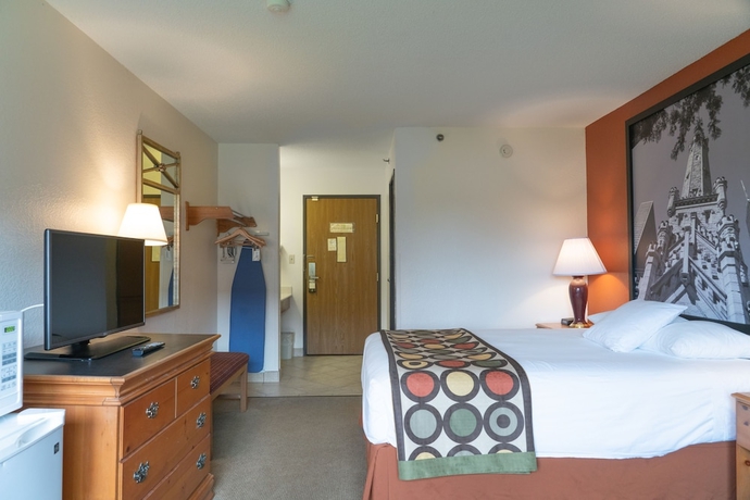 Imagen de la habitación del Hotel Super 8 By Wyndham Elgin. Foto 9