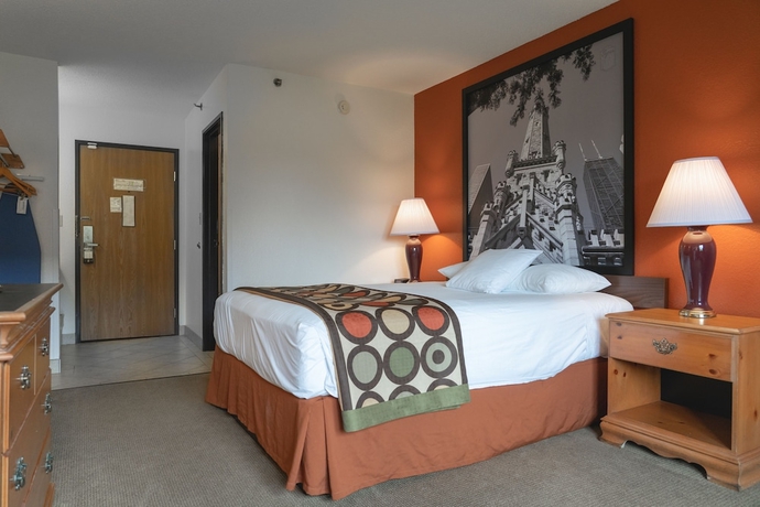 Imagen de la habitación del Hotel Super 8 By Wyndham Elgin. Foto 11