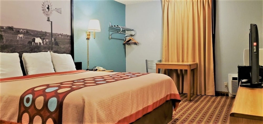 Imagen de la habitación del Hotel Super 8 By Wyndham Elk City. Foto 11