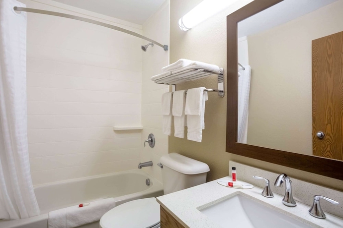 Imagen de la habitación del Hotel Super 8 By Wyndham Elkins. Foto 8