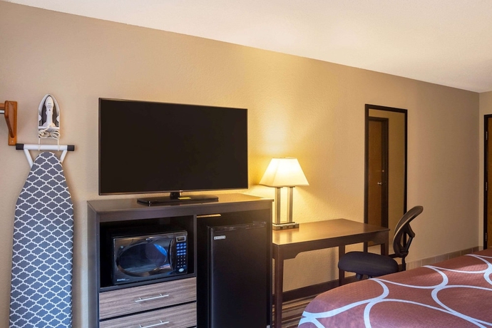Imagen de la habitación del Hotel Super 8 By Wyndham Elkins. Foto 11