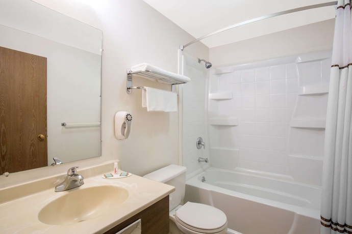 Imagen de la habitación del Hotel Super 8 By Wyndham Elko. Foto 12
