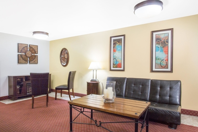 Imagen de los interiores del Hotel Super 8 By Wyndham Elko. Foto 15