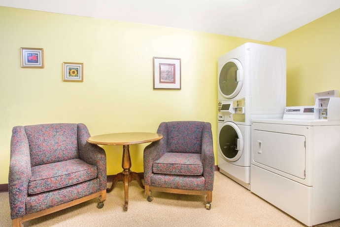 Imagen de los interiores del Hotel Super 8 By Wyndham Elko. Foto 16