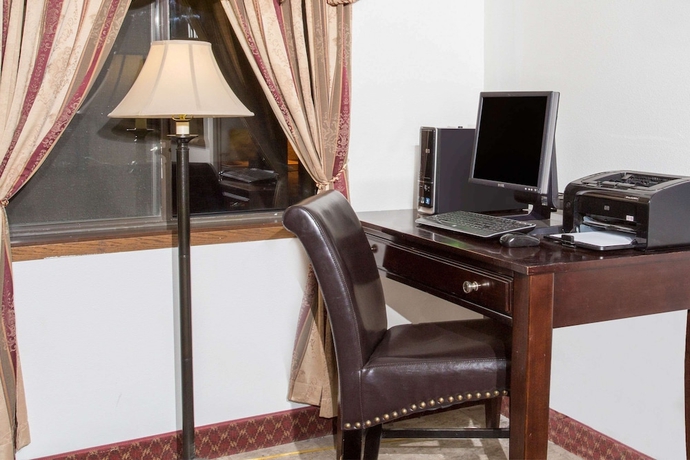 Imagen de los interiores del Hotel Super 8 By Wyndham Elko. Foto 17