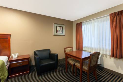 Imagen de la habitación del Hotel Super 8 By Wyndham Escondido. Foto 1