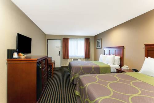 Imagen de la habitación del Hotel Super 8 By Wyndham Escondido. Foto 2