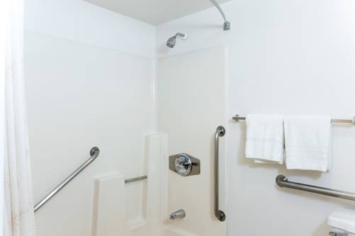 Imagen de la habitación del Hotel Super 8 By Wyndham Escondido. Foto 5