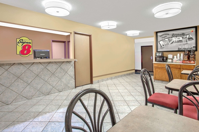 Imagen de los interiores del Hotel Super 8 By Wyndham Evansville East. Foto 15