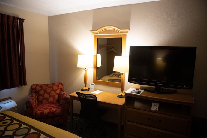 Imagen de la habitación del Hotel Super 8 By Wyndham Fairmont, Bentons Ferry. Foto 4