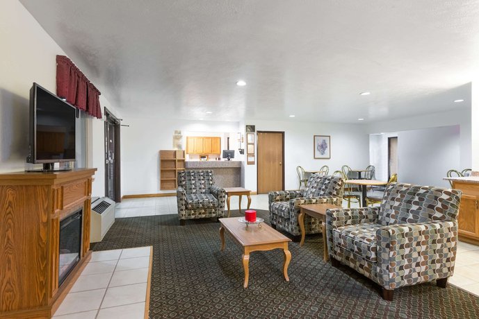 Imagen de los interiores del Hotel Super 8 By Wyndham Fairmont, Bentons Ferry. Foto 20