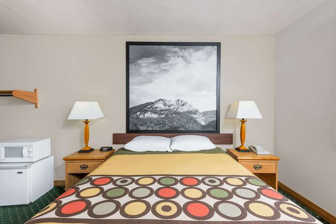 Imagen de la habitación del Hotel Super 8 By Wyndham Fairmont, Bentons Ferry. Foto 10