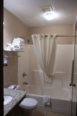 Imagen de la habitación del Hotel Super 8 By Wyndham Fairmont, Bentons Ferry. Foto 11