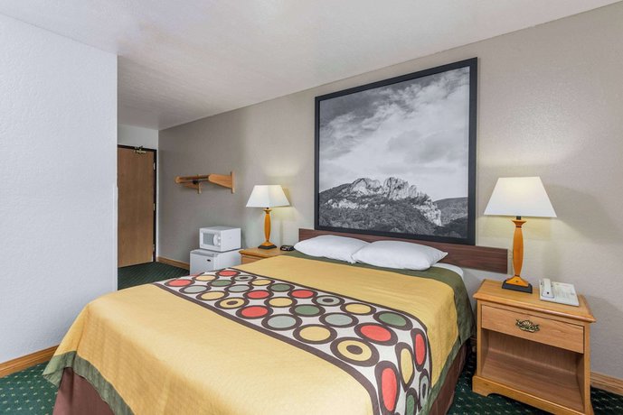 Imagen de la habitación del Hotel Super 8 By Wyndham Fairmont, Bentons Ferry. Foto 13