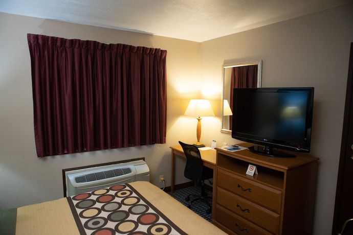 Imagen de la habitación del Hotel Super 8 By Wyndham Fairmont, Bentons Ferry. Foto 15
