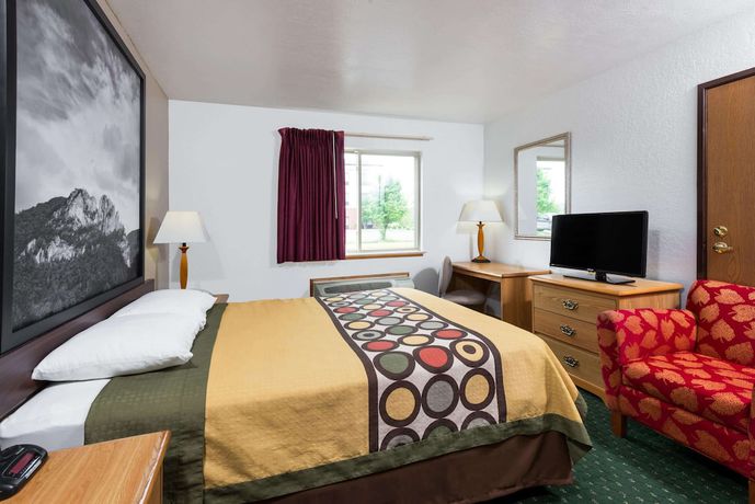 Imagen de la habitación del Hotel Super 8 By Wyndham Fairmont, Bentons Ferry. Foto 17