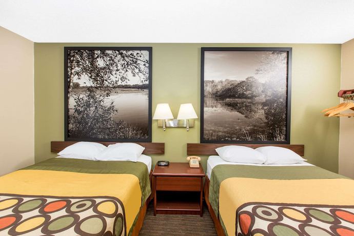 Imagen de la habitación del Hotel Super 8 By Wyndham Fairmont, Fairmont. Foto 12