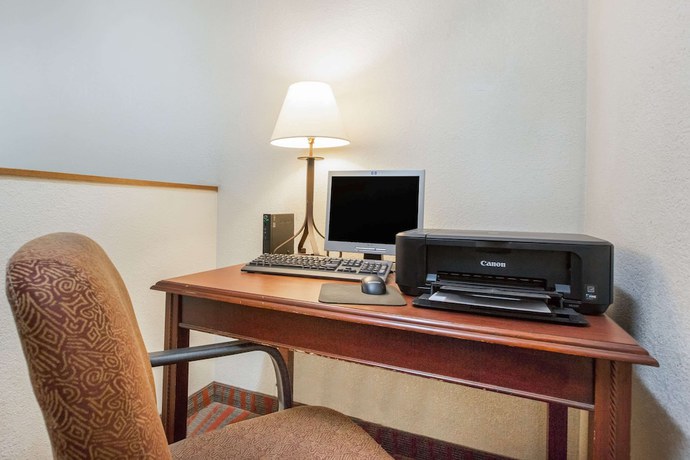 Imagen de los interiores del Hotel Super 8 By Wyndham Fairmont, Fairmont. Foto 16