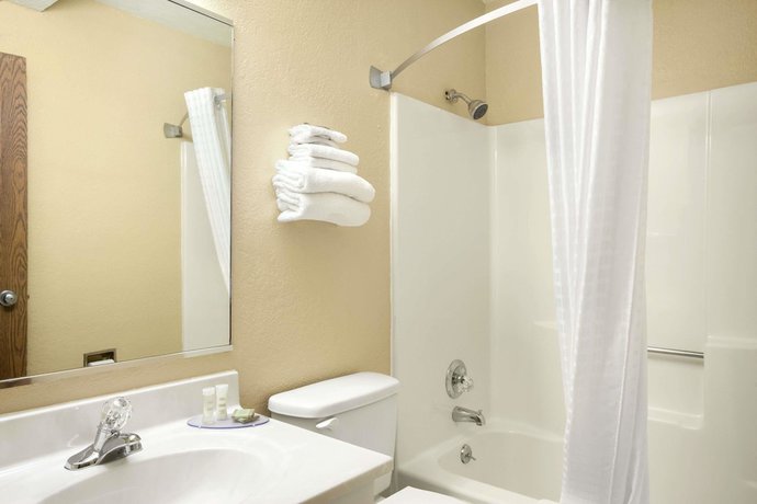 Imagen de la habitación del Hotel Super 8 By Wyndham Fairview Heights-st. Louis. Foto 9