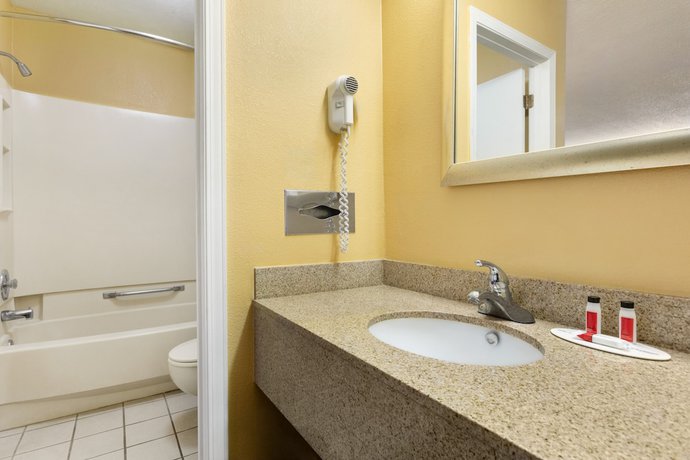 Imagen de la habitación del Hotel Super 8 By Wyndham Findlay. Foto 11