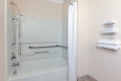 Imagen de la habitación del Hotel Super 8 By Wyndham Flint Township Miller Rd/bishop. Foto 13