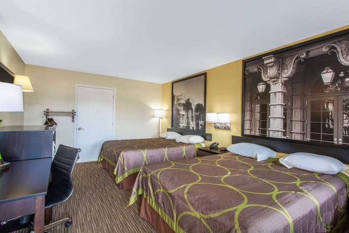 Imagen de la habitación del Hotel Super 8 By Wyndham Florence. Foto 11