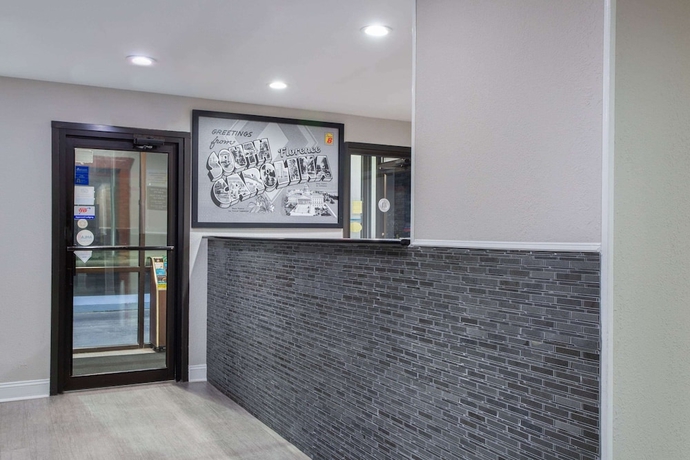 Imagen de los interiores del Hotel Super 8 By Wyndham Florence. Foto 18