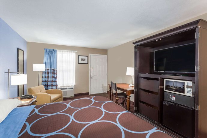 Imagen de la habitación del Hotel Super 8 By Wyndham Foley. Foto 5